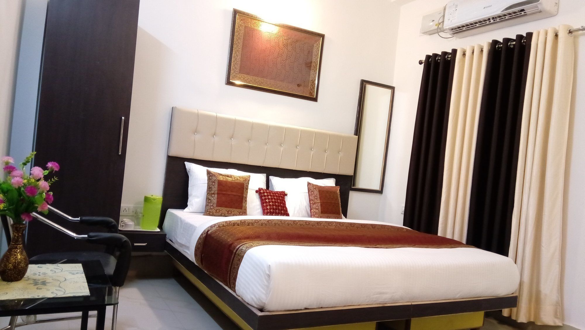 Hotel Yash Residency